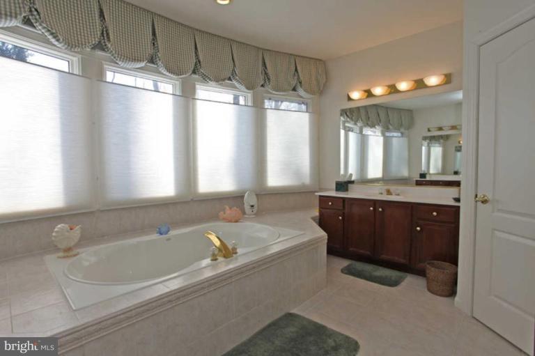 3478 Monarch Drive Edgewater, MD 21037 - Photo 5 of 17 Master Bath