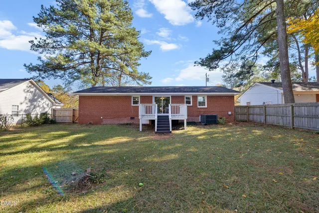 a view of a house with a backyard