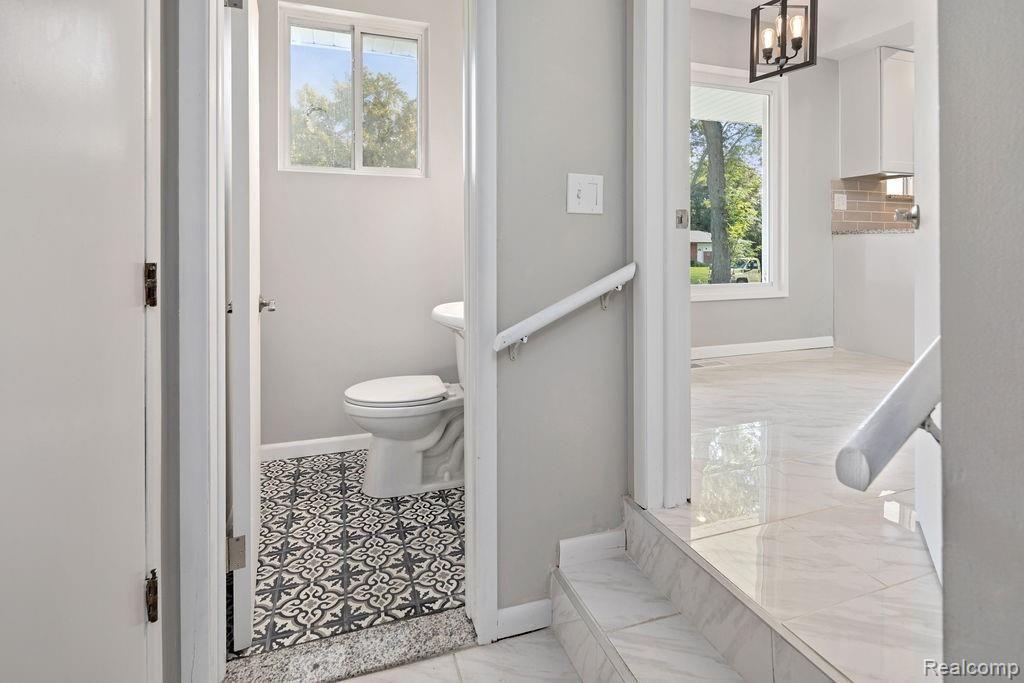 28403 Peppermill Road Farmington Hills, MI 48331 - Photo 3 of 26