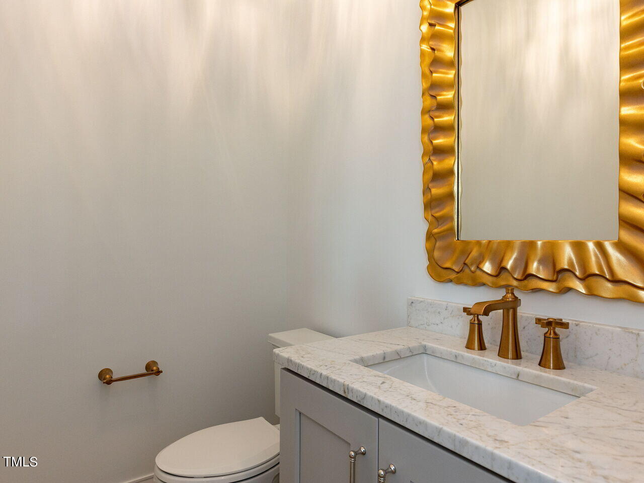 2302 Lyon Street Raleigh, NC 27608 - Photo 27 of 49 007-1280x960-half-bath
