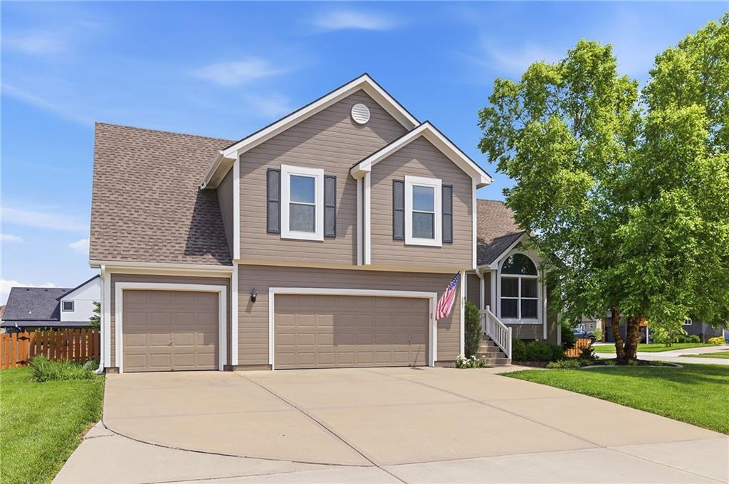 507 River Birch Road Raymore, MO 64083 - Photo 3 of 65