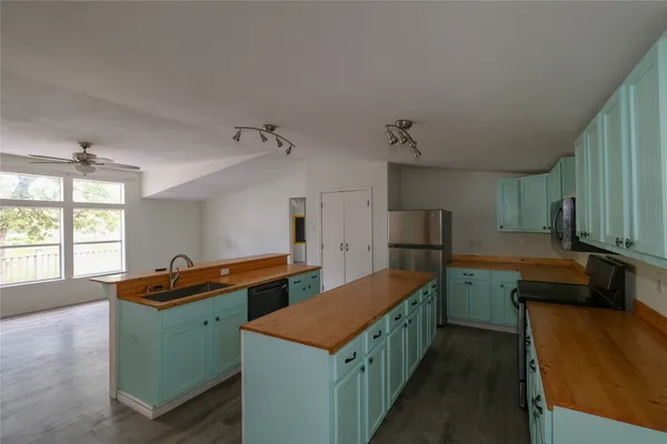 a kitchen that has a lot of cabinets in it