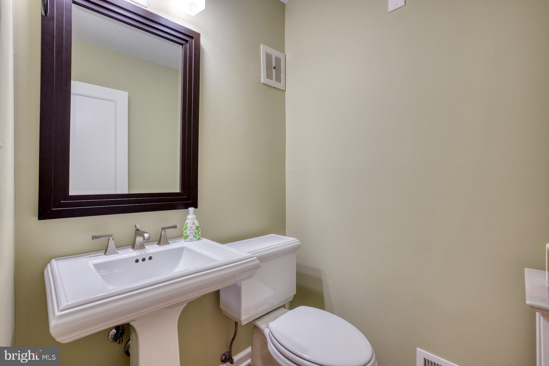 1829 Wainwright Drive Reston, VA 20190 - Photo 17 of 44