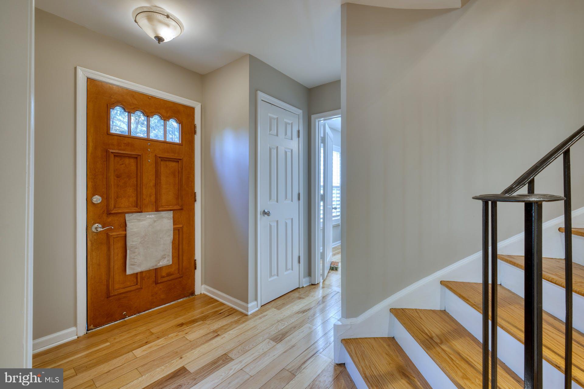 1829 Wainwright Drive Reston, VA 20190 - Photo 4 of 44