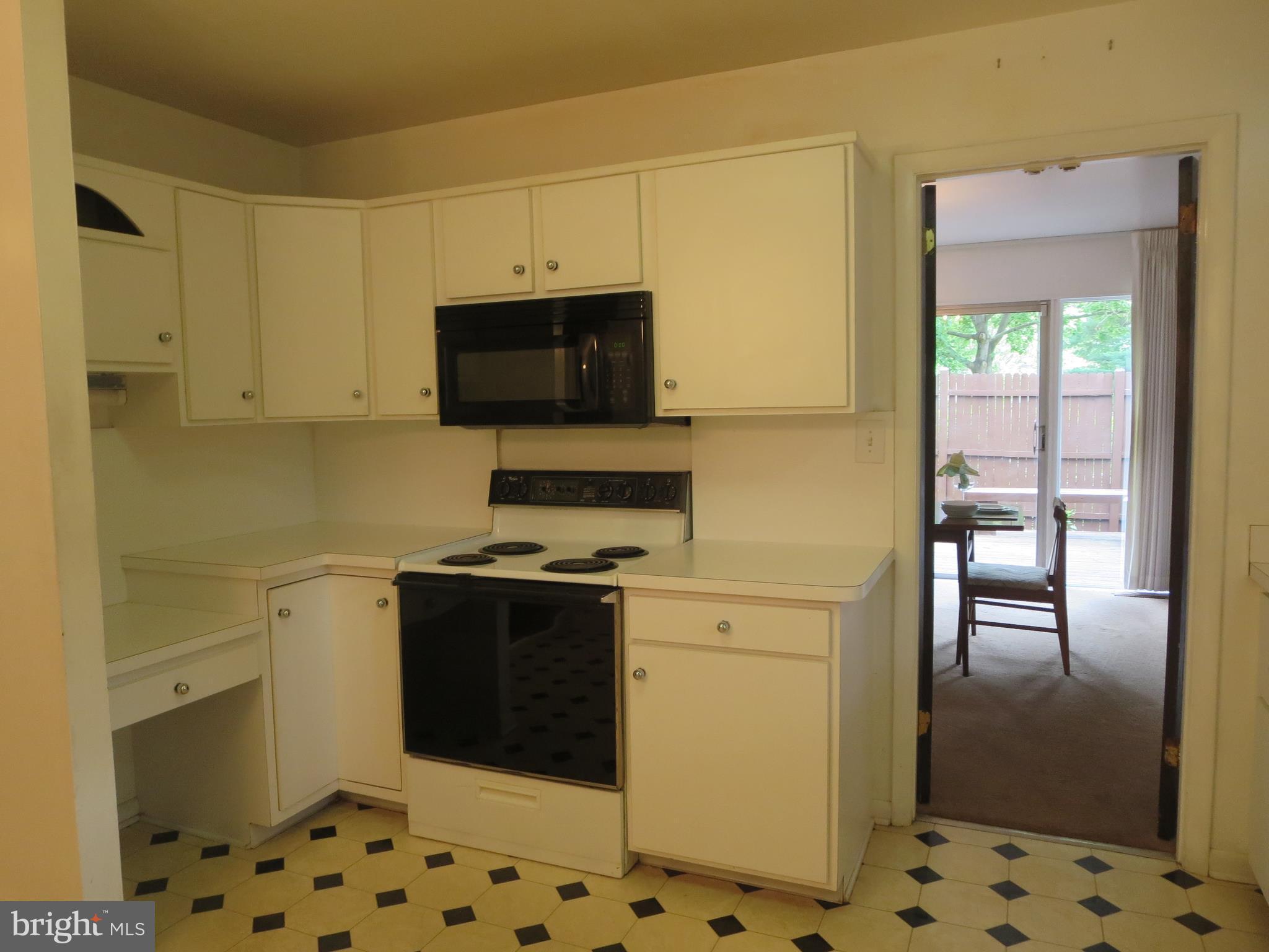 10143 Spring Pools Lane Columbia, MD 21044 - Photo 10 of 30 Kitchen