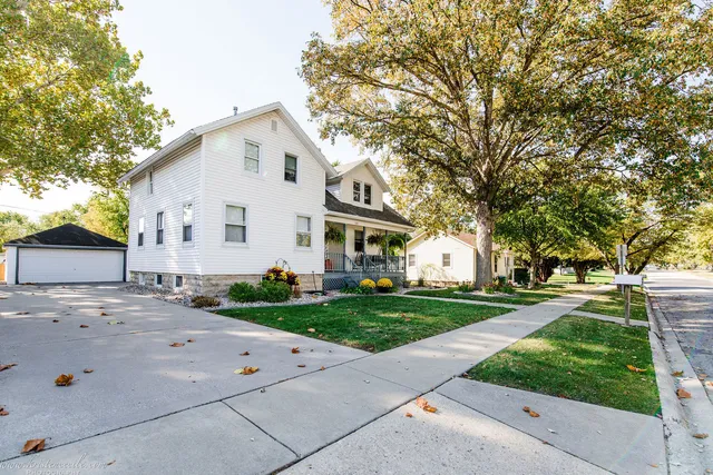 $2,200 | 332 West North Street, Peotone, IL 60468