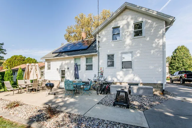 $2,200 | 332 West North Street, Peotone, IL 60468