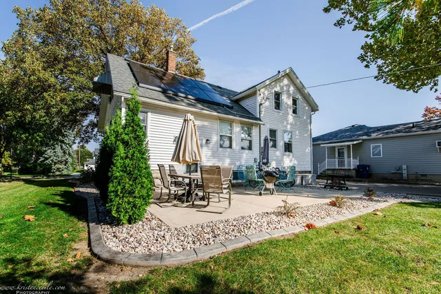 $2,200 | 332 West North Street, Peotone, IL 60468