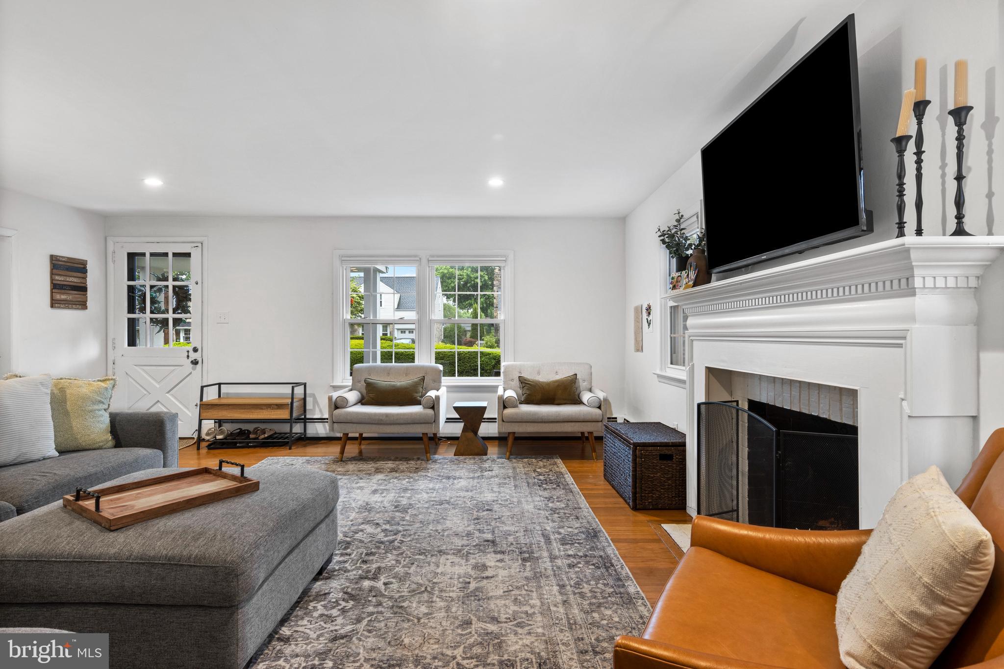 217 Dorset Road Devon, PA 19333 - Photo 11 of 27 Living Room