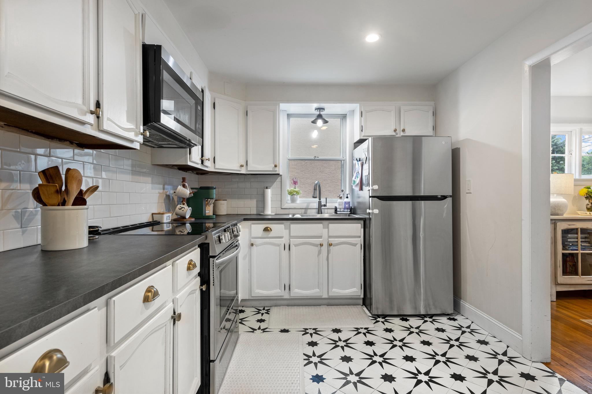 217 Dorset Road Devon, PA 19333 - Photo 17 of 27 Kitchen