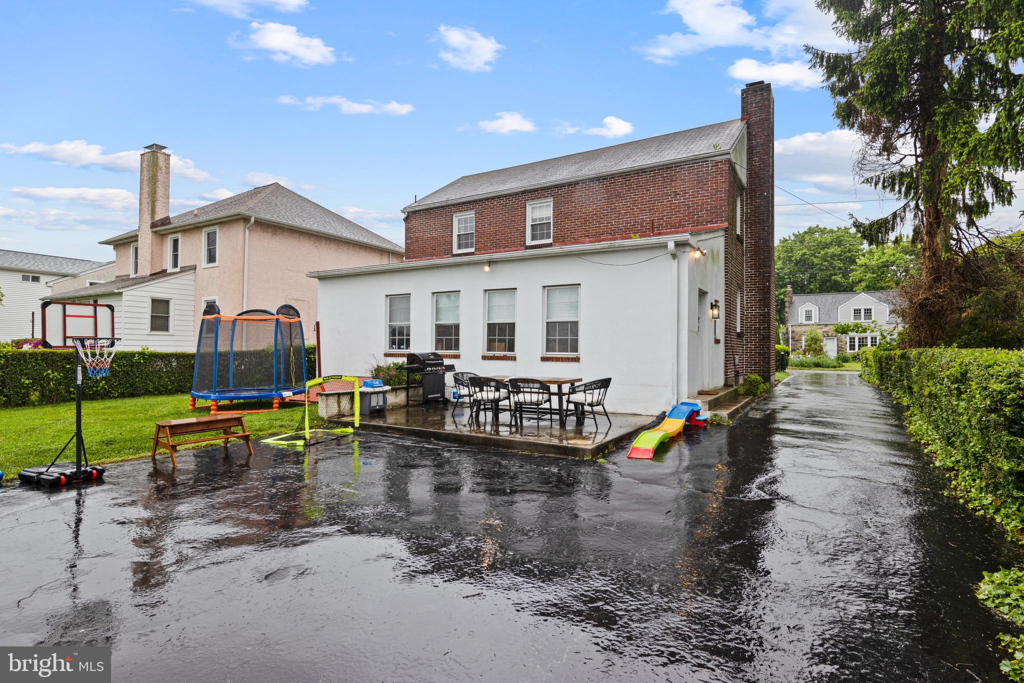 217 Dorset Road Devon, PA 19333 - Photo 5 of 27 Backyard Driveway