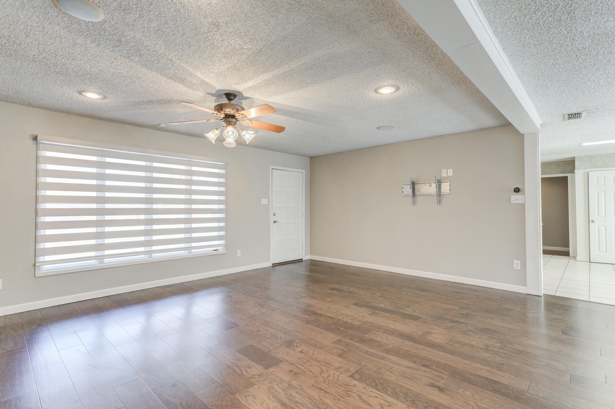 5407 7th Street Lubbock, TX 79416 - Photo 13 of 65 5407-7th-St_Lubbock-TX_10_Living-Room