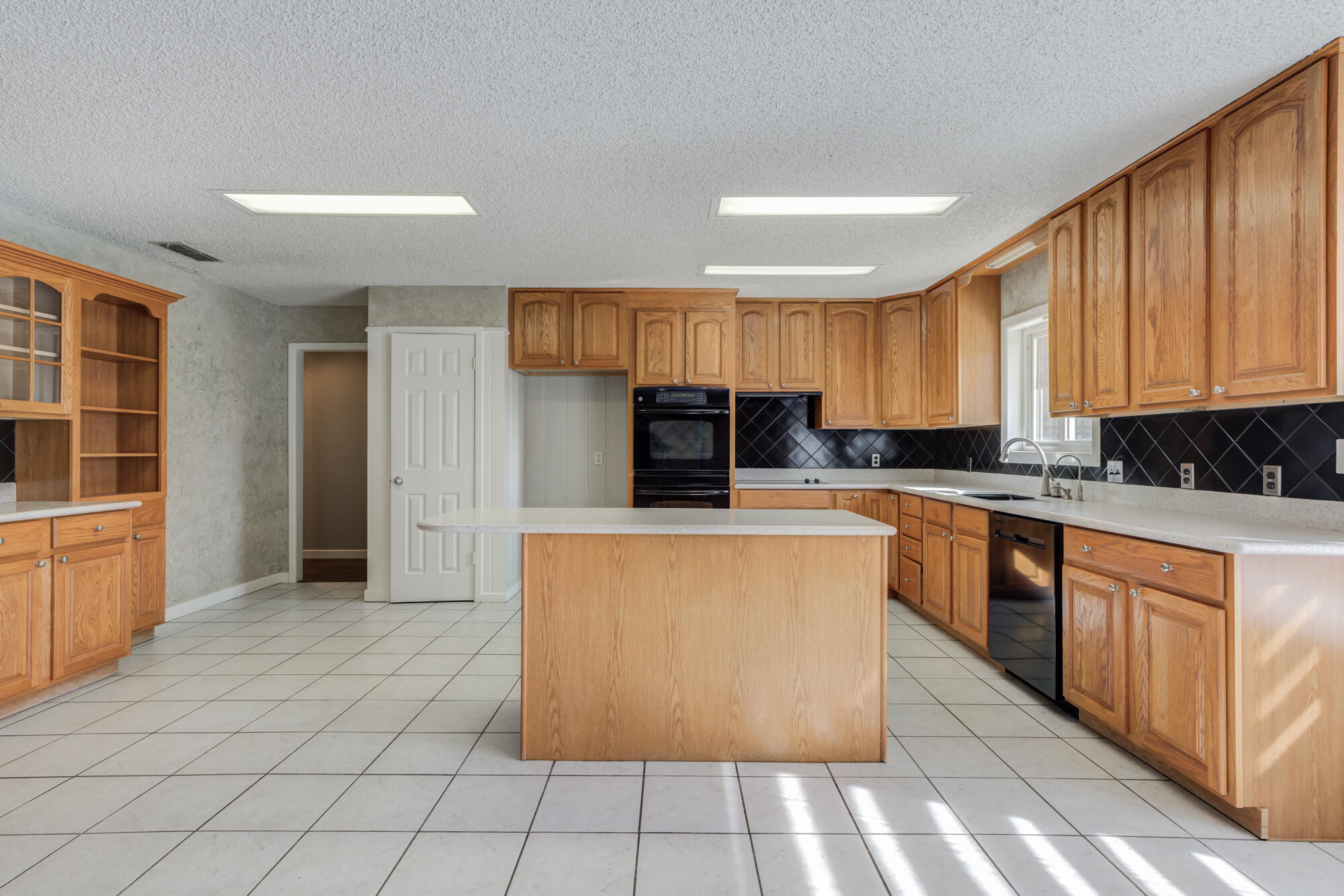 5407 7th Street Lubbock, TX 79416 - Photo 22 of 65 5407-7th-St_Lubbock-TX_20_Kitchen