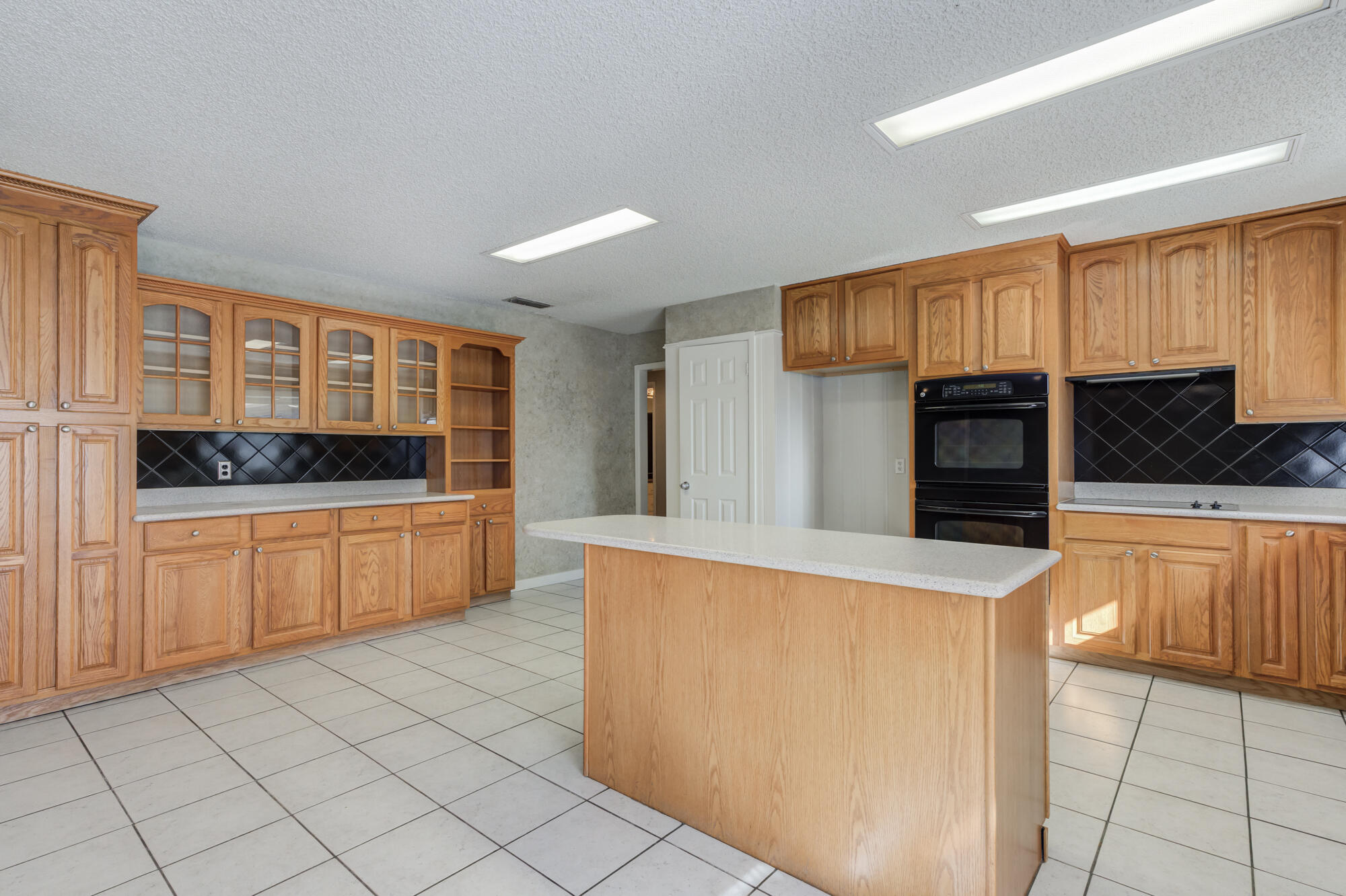 5407 7th Street Lubbock, TX 79416 - Photo 3 of 65 5407-7th-St_Lubbock-TX_19_Kitchen