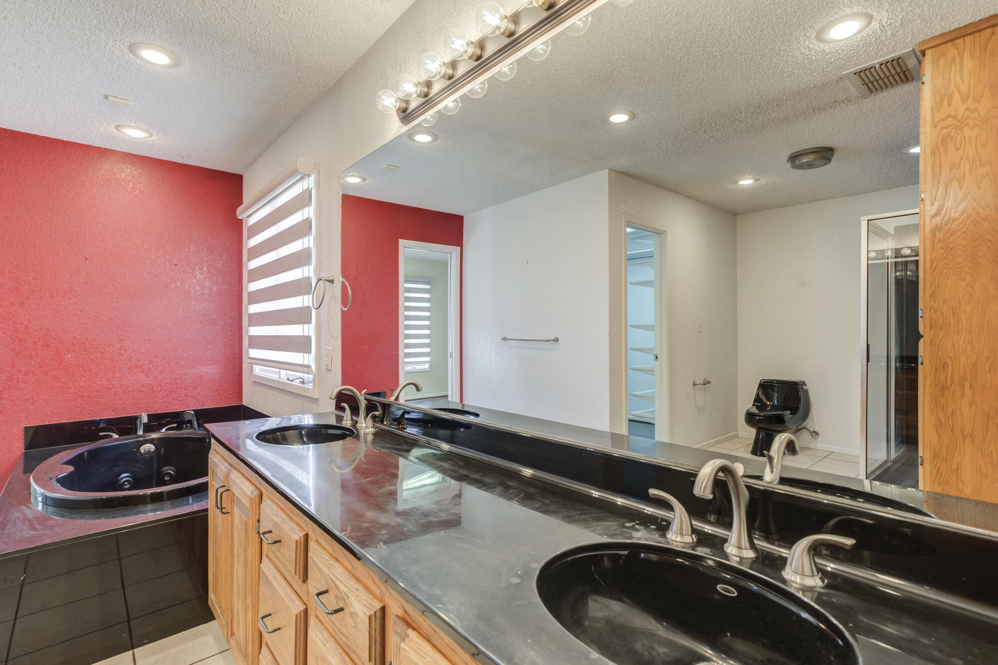 5407 7th Street Lubbock, TX 79416 - Photo 34 of 65 5407-7th-St_Lubbock-TX_39_Primary-Bathro