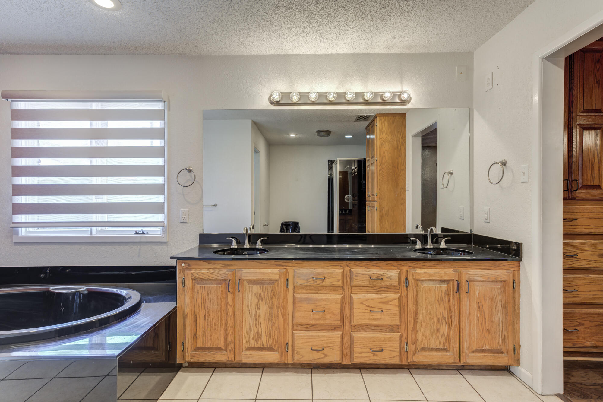 5407 7th Street Lubbock, TX 79416 - Photo 37 of 65 5407-7th-St_Lubbock-TX_42_Primary-Bathro