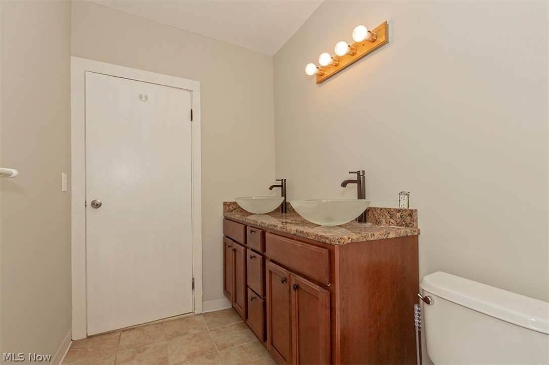 2260 Briarwood Road Cleveland, OH 44118 - Photo 24 of 35