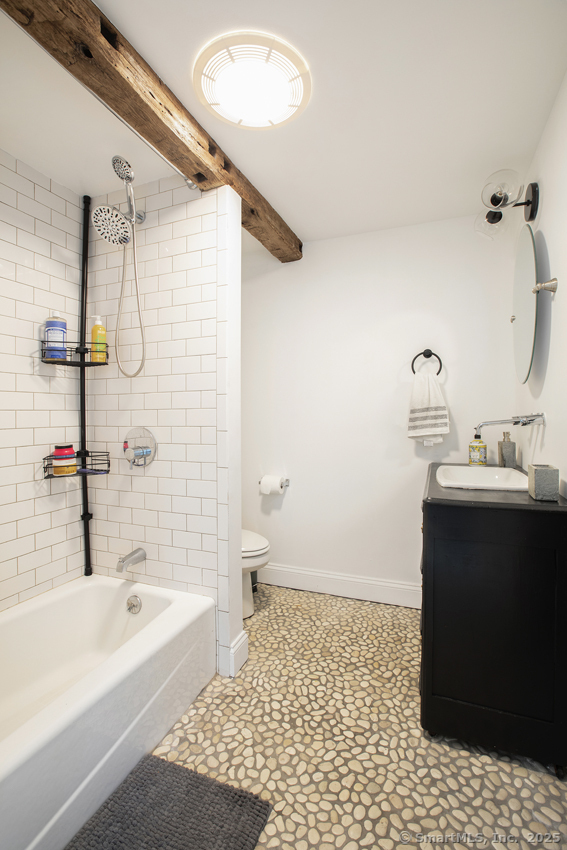 10 Sentry Hill Road Roxbury, CT 06783 - Photo 26 of 28 a bathroom with a bathtub and a sink