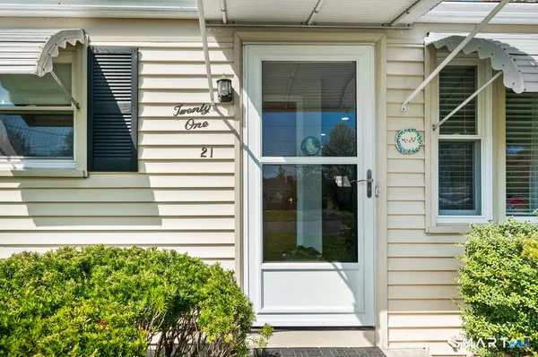 $335,000 | 21 Brookside Circle, Wethersfield, CT 06109
