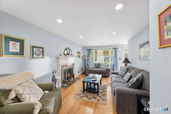 $335,000 | 21 Brookside Circle, Wethersfield, CT 06109
