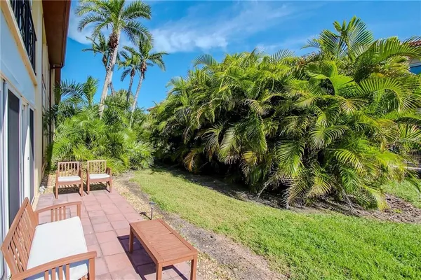 a view of yard with seating area