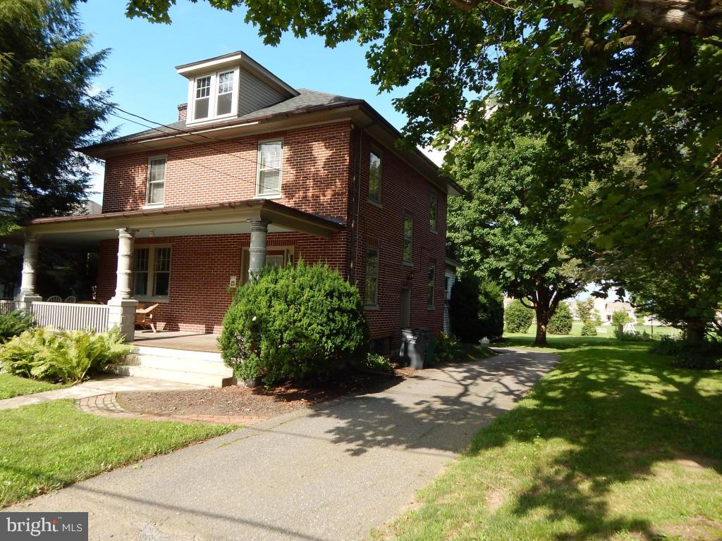 38 North Decatur Street Strasburg, PA 17579 - Photo 2 of 23