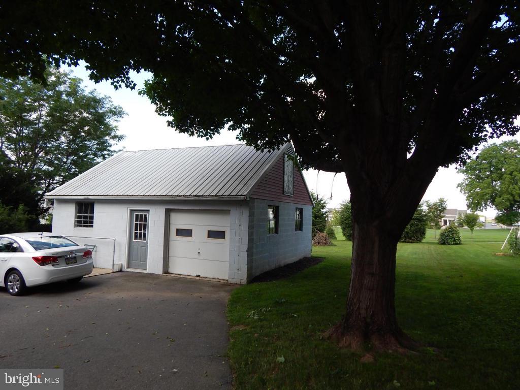 38 North Decatur Street Strasburg, PA 17579 - Photo 20 of 23