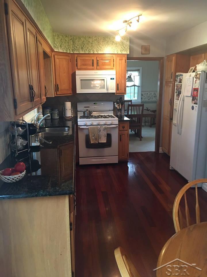 526 Stoneham Road Saginaw, MI 48638 - Photo 12 of 36 31299762-11.JPG