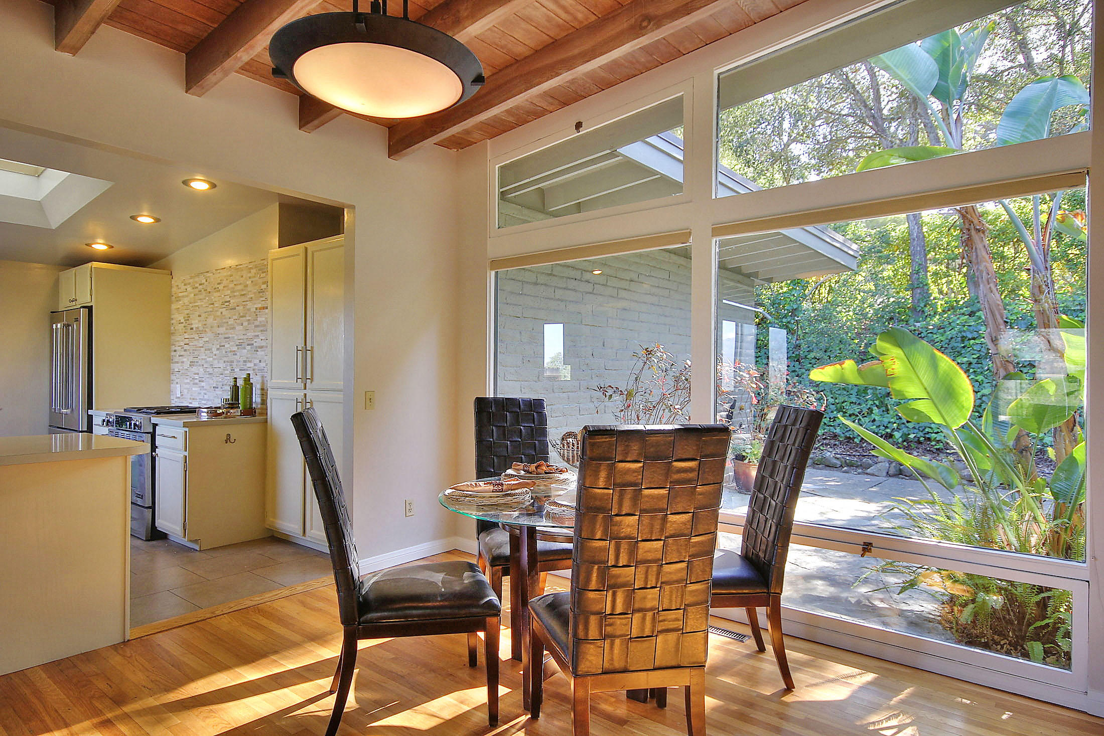 1550 Hillcrest Road Santa Barbara, CA 93103 - Photo 11 of 32 Dining Area