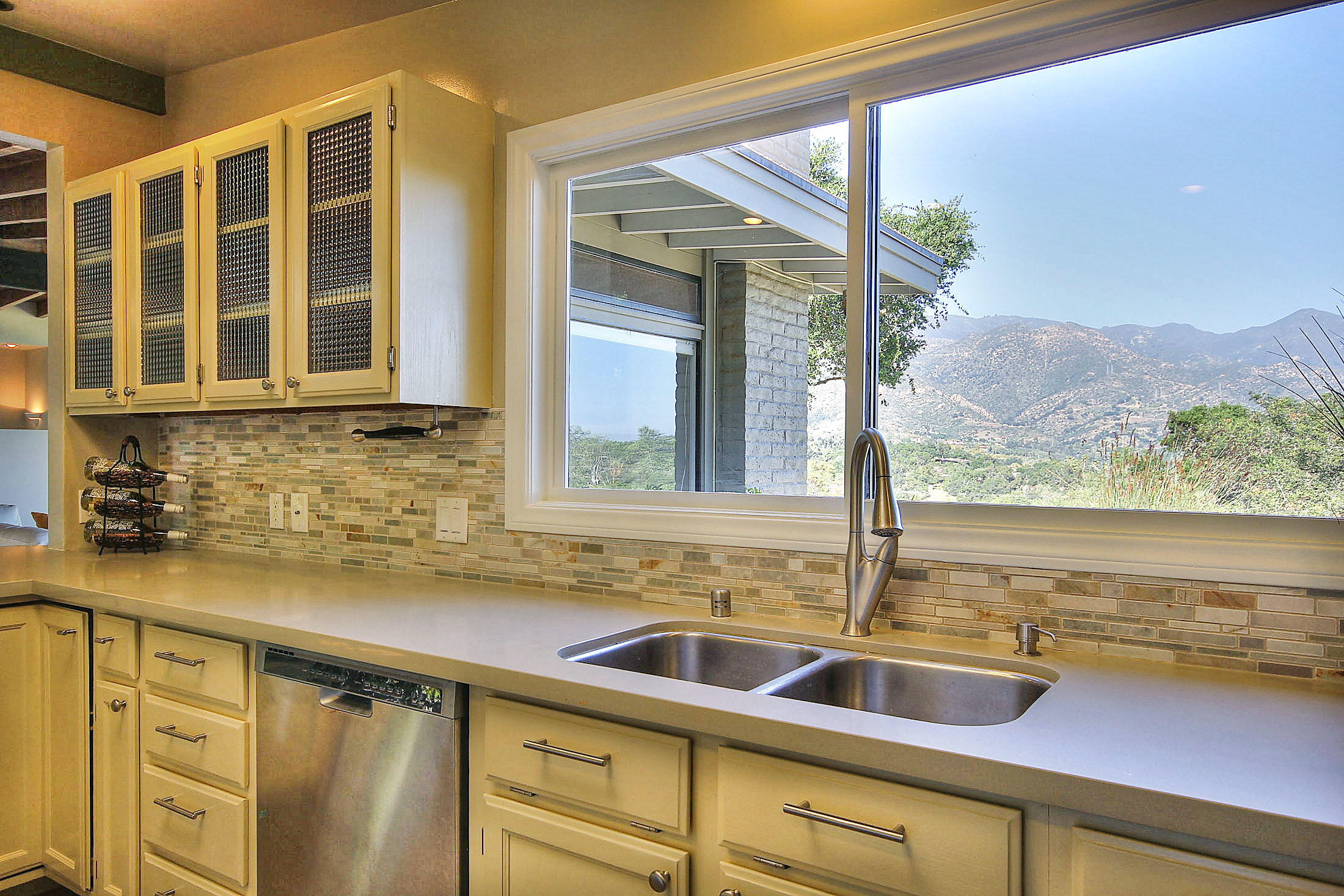 1550 Hillcrest Road Santa Barbara, CA 93103 - Photo 12 of 32 Kitchen with Mountain View