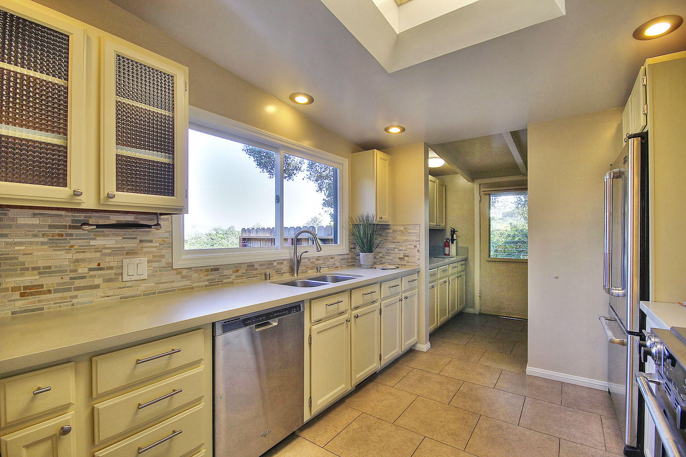 1550 Hillcrest Road Santa Barbara, CA 93103 - Photo 13 of 32 Kitchen