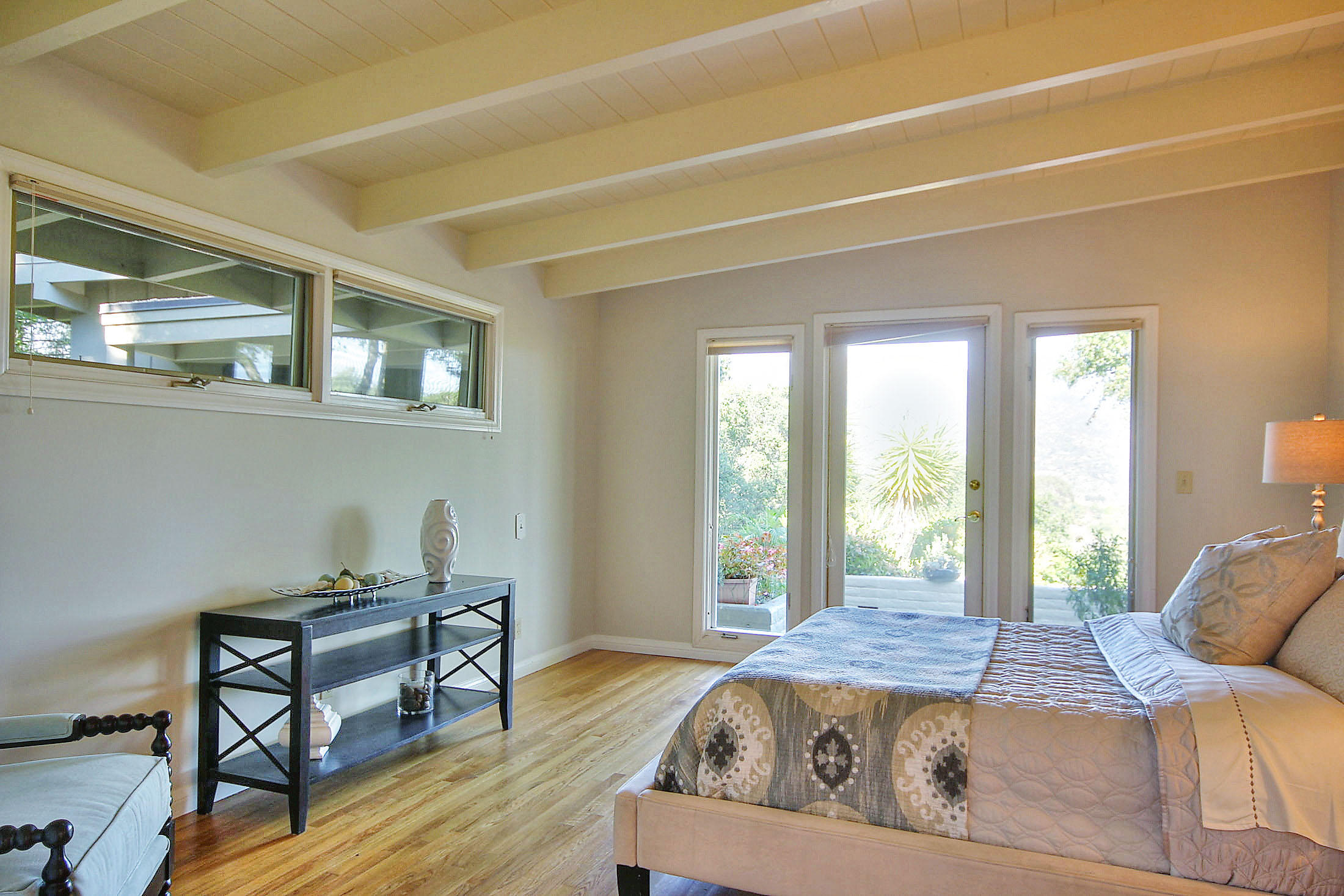 1550 Hillcrest Road Santa Barbara, CA 93103 - Photo 16 of 32 Master Bedroom