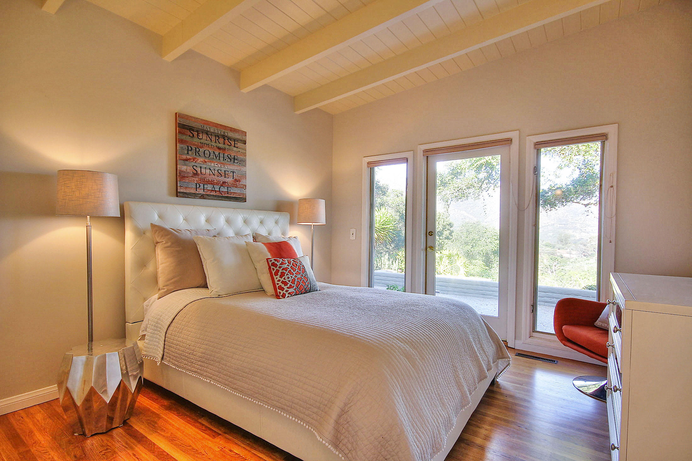 1550 Hillcrest Road Santa Barbara, CA 93103 - Photo 19 of 32 Guest Bedroom