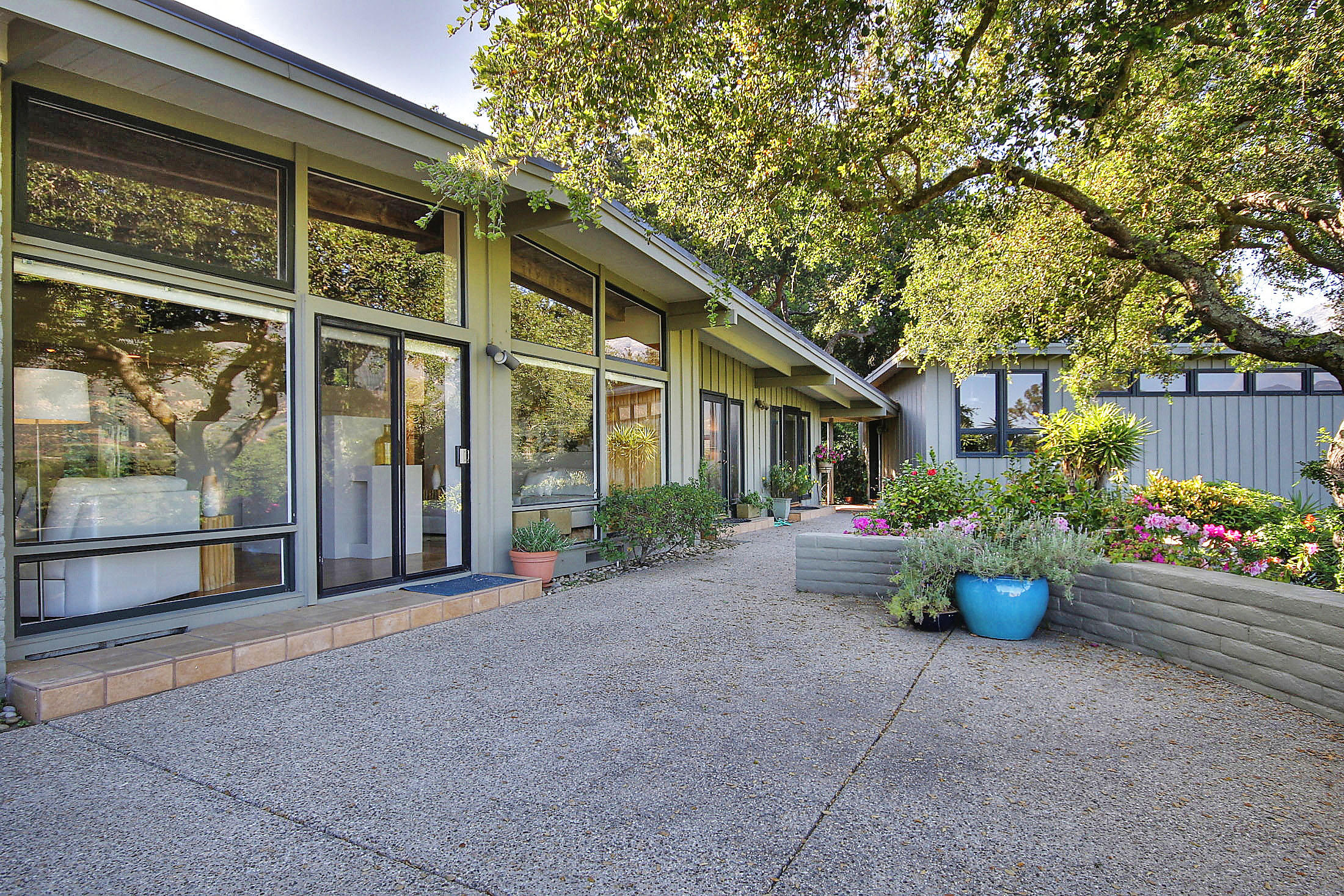 1550 Hillcrest Road Santa Barbara, CA 93103 - Photo 21 of 32 Rear Patio