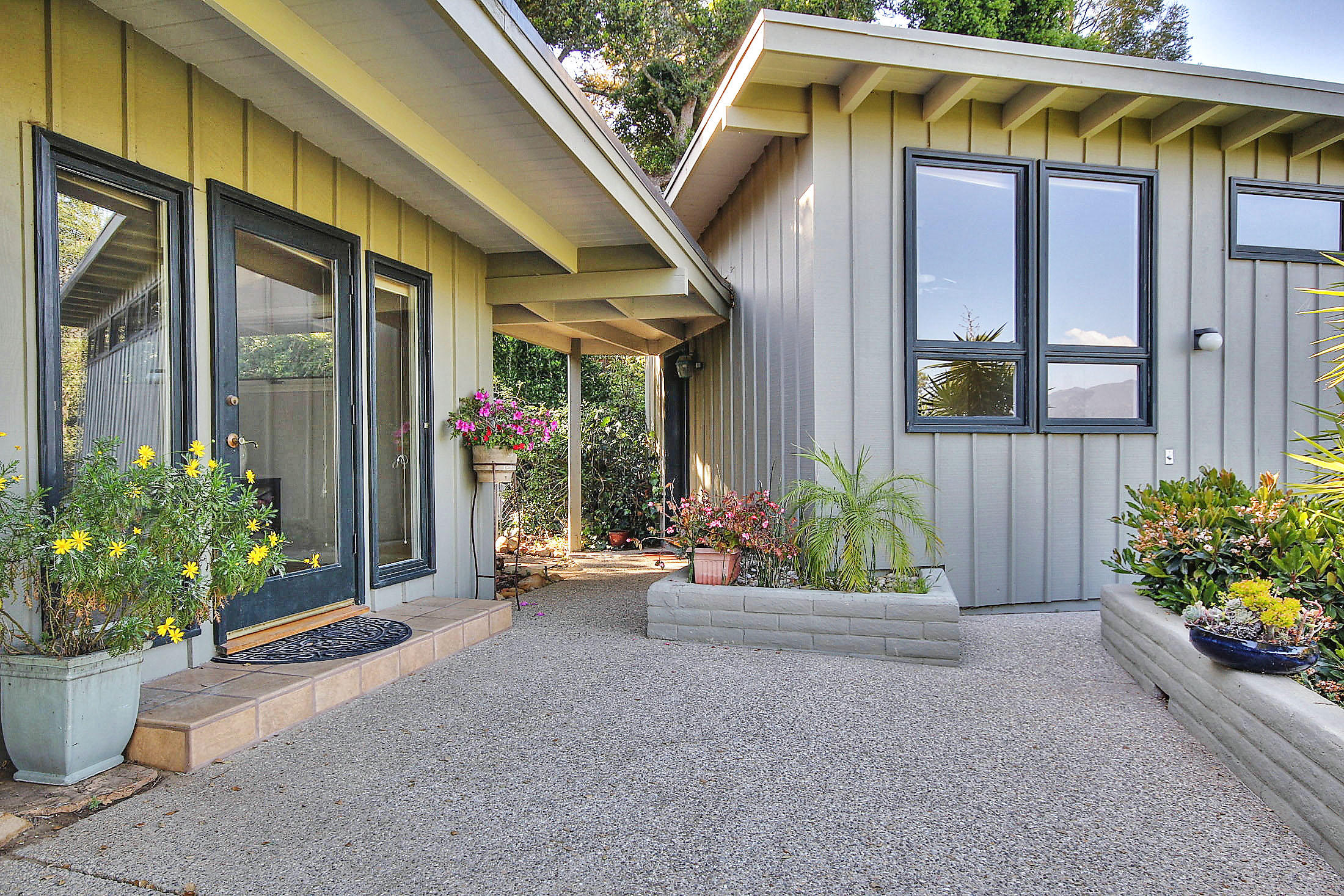 1550 Hillcrest Road Santa Barbara, CA 93103 - Photo 22 of 32 Separate Studio