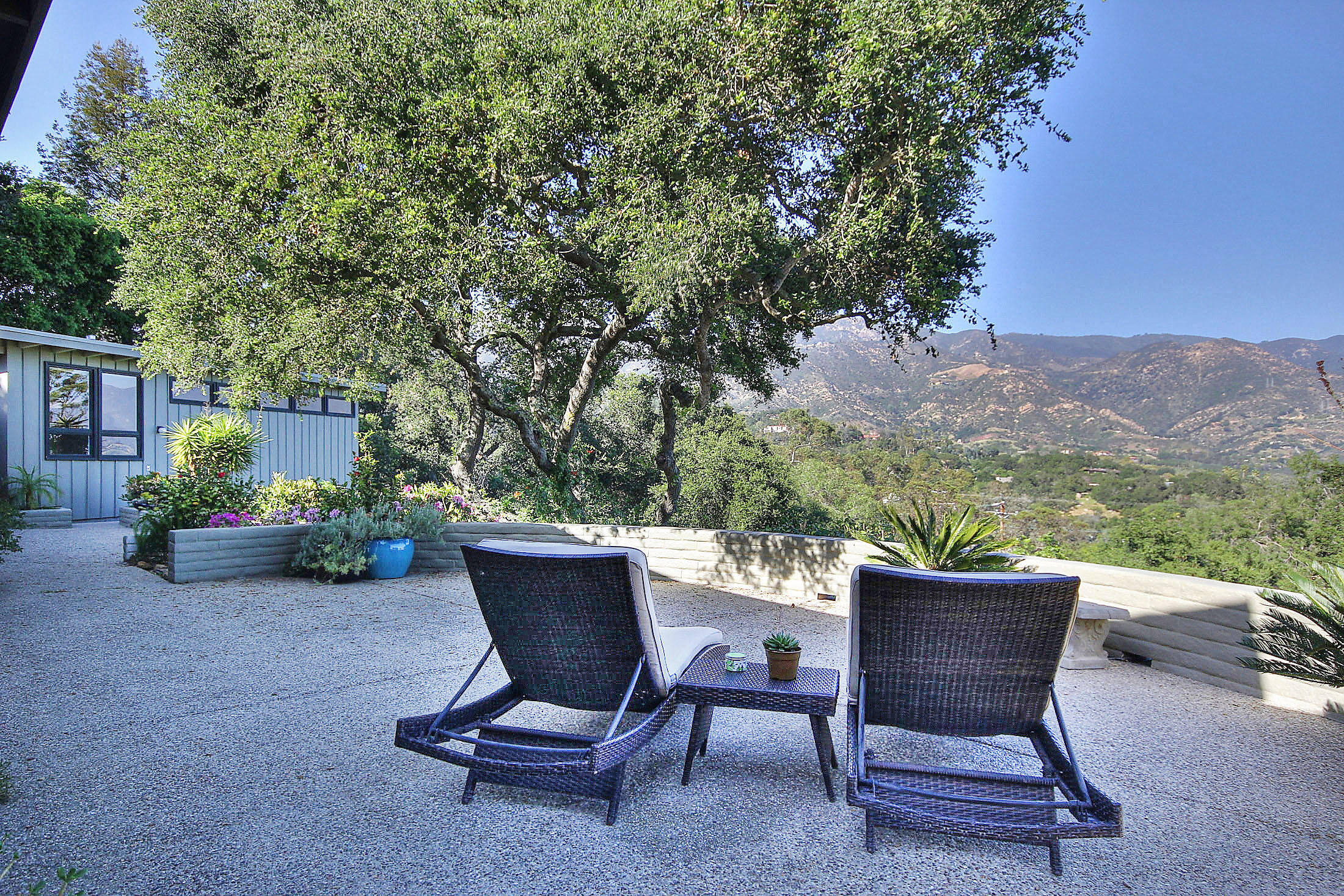1550 Hillcrest Road Santa Barbara, CA 93103 - Photo 29 of 32 Patio with Mountain views