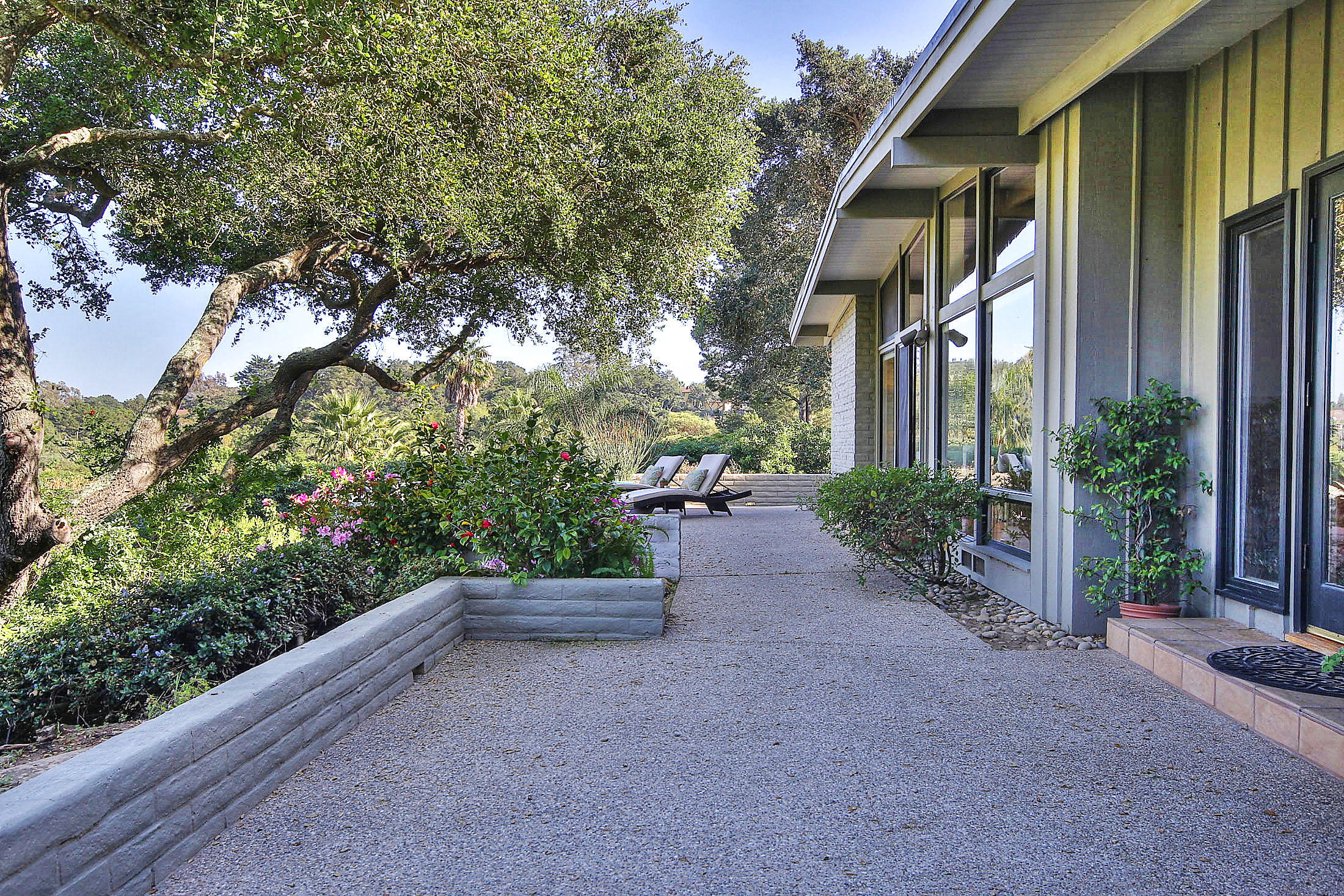 1550 Hillcrest Road Santa Barbara, CA 93103 - Photo 31 of 32 Rear Patio