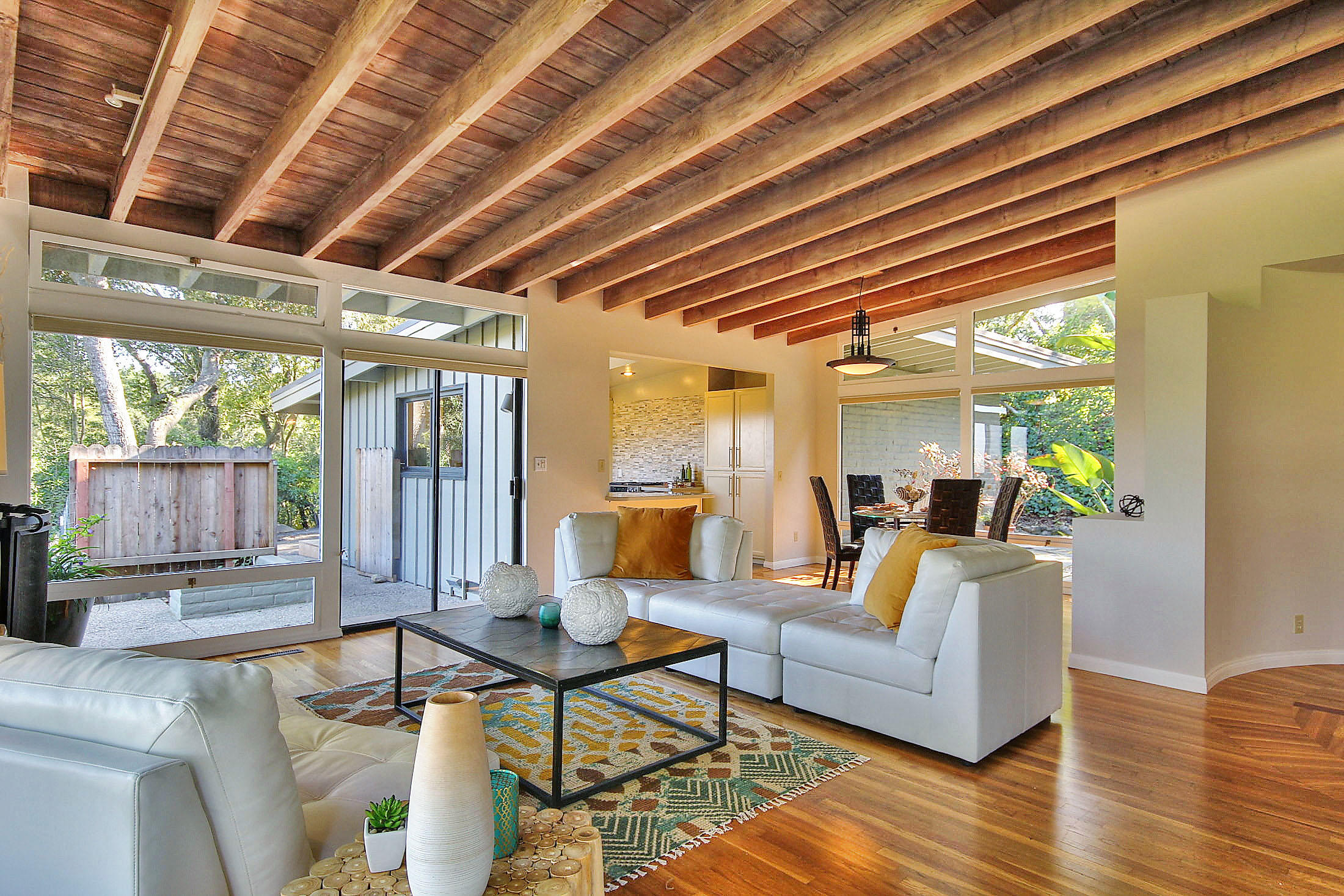 1550 Hillcrest Road Santa Barbara, CA 93103 - Photo 4 of 32 Living Room