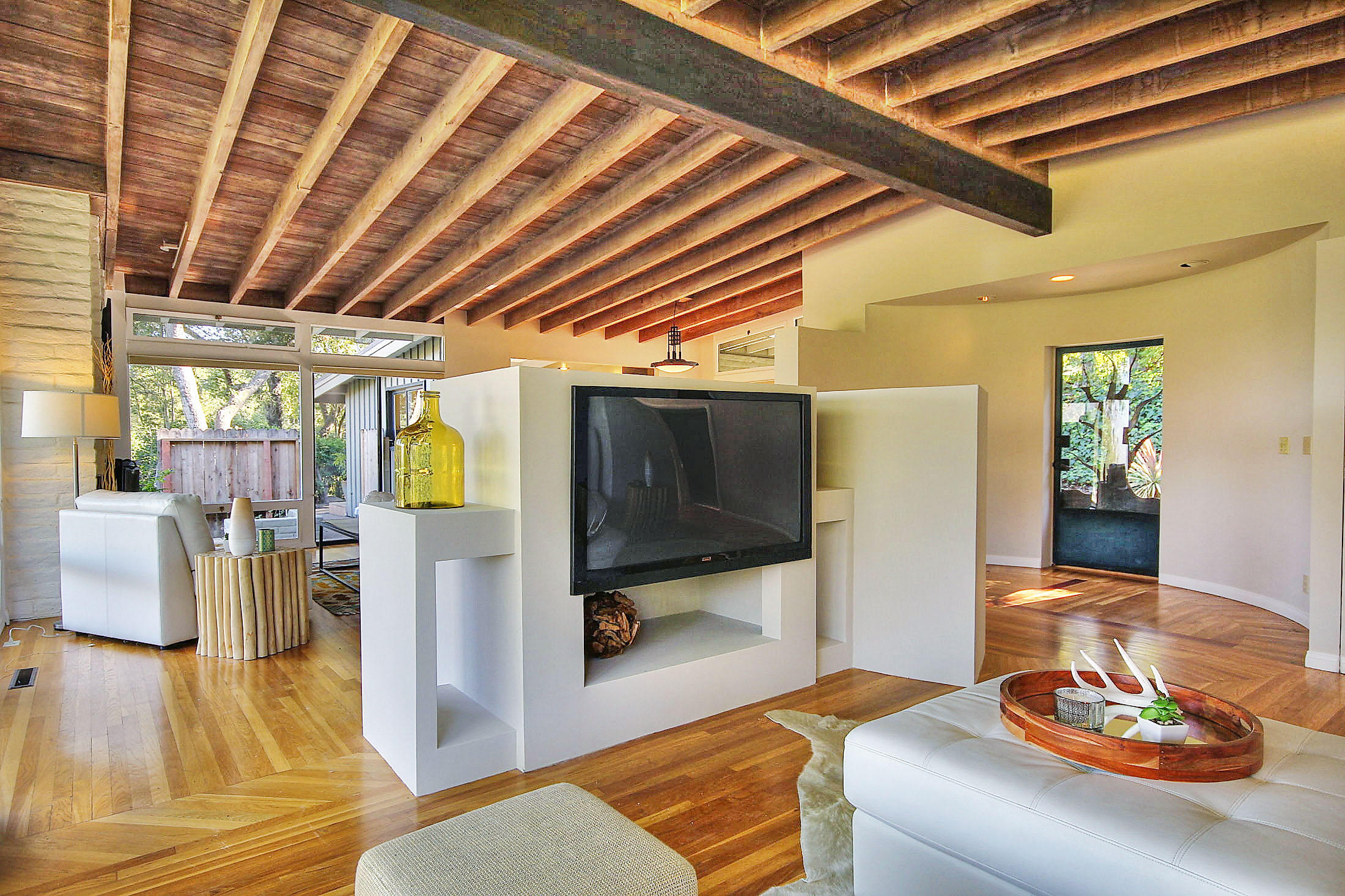 1550 Hillcrest Road Santa Barbara, CA 93103 - Photo 8 of 32 Den looking into Living Room