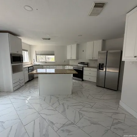 $2,950 | 11934 Altamonte Oaks, San Antonio, TX 78253
