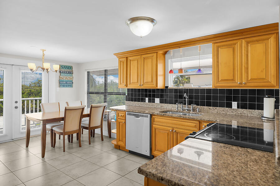 303 Sombrero Beach Road Marathon, FL 33050 - Photo 15 of 84 Side B-open kitchen & dining area