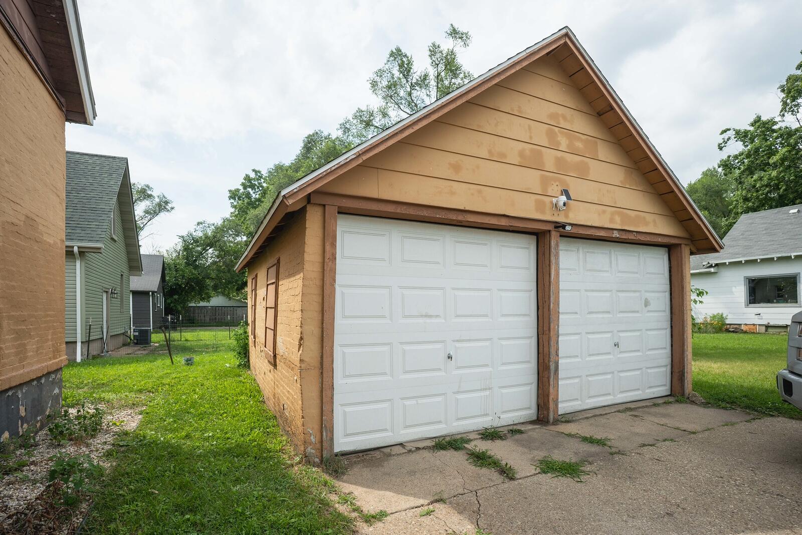 1702 Wisconsin Avenue, Unit 1704 Beloit, WI 53511 - Photo 23 of 23 2 car garage