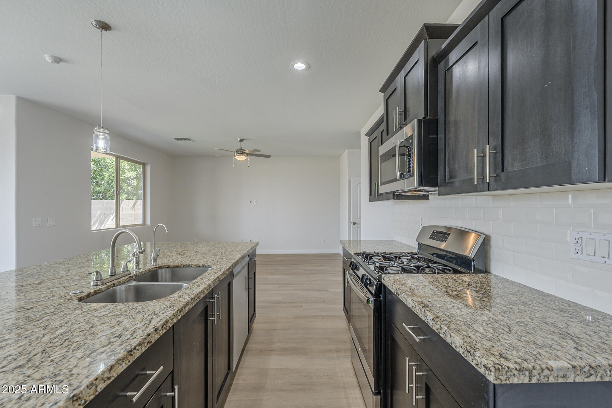 8518 South 8th Lane Phoenix, AZ 85041 - Photo 7 of 22 8th-20