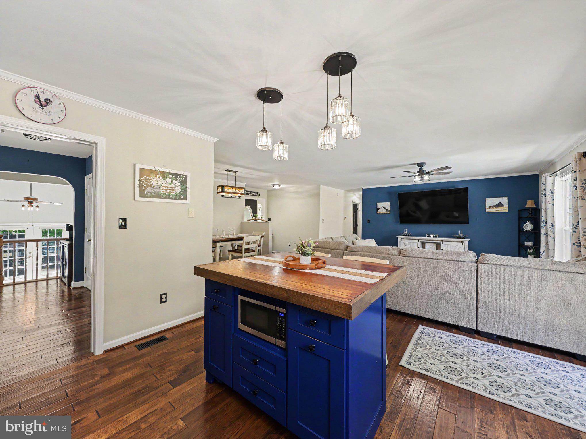 7462 Keith Road Warrenton, VA 20186 - Photo 6 of 37 Kitchen Island