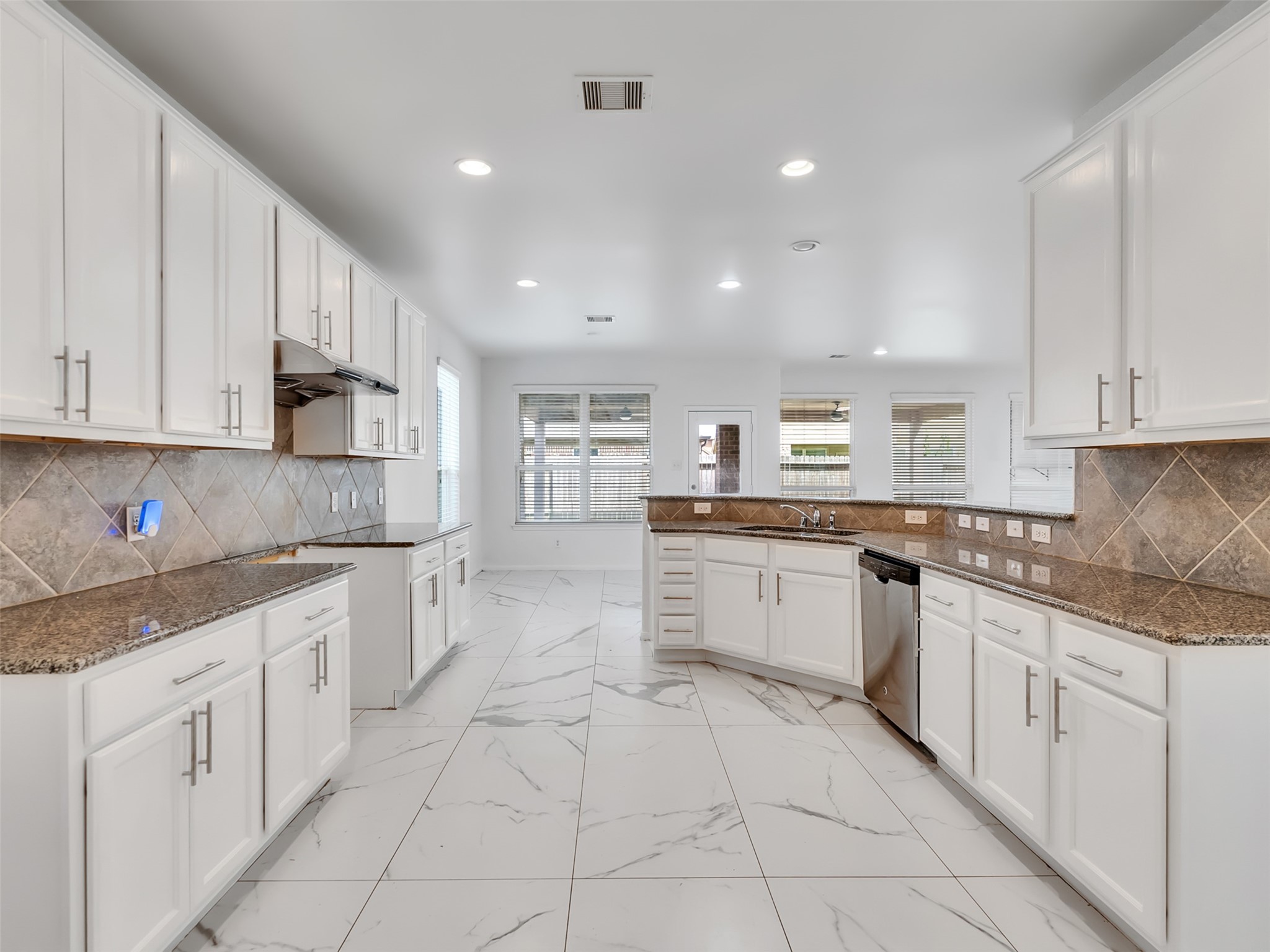 3502 Single Ridge Way Katy, TX 77493 - Photo 11 of 46 Kitchen