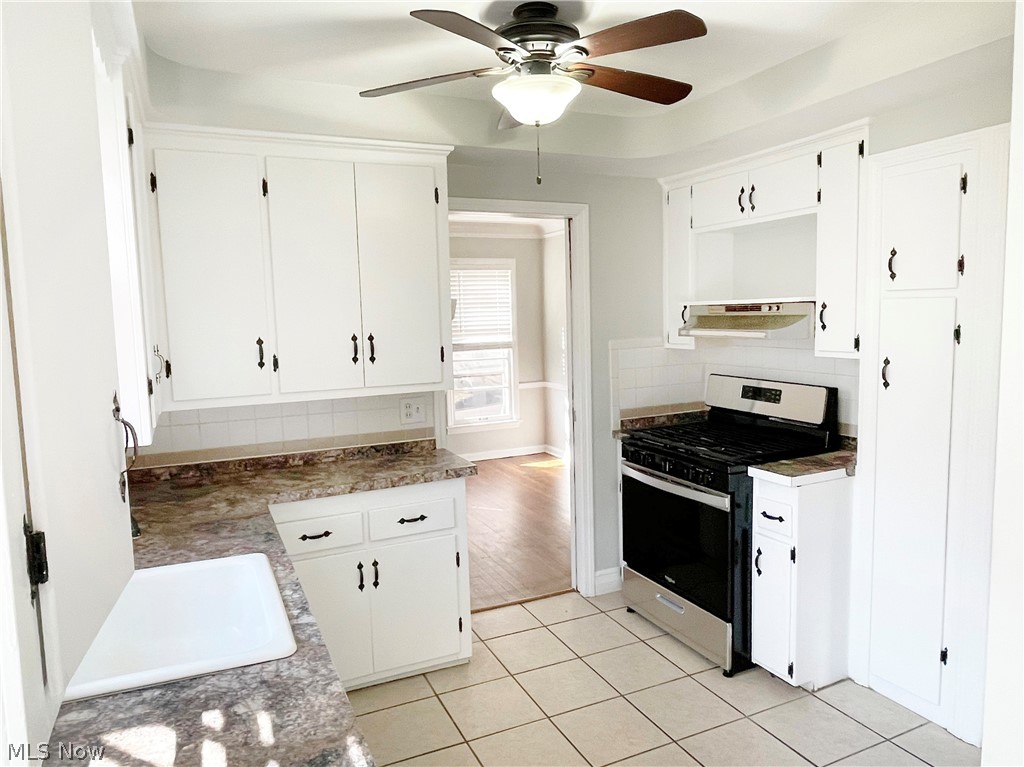 2346 Charney Road Cleveland, OH 44118 - Photo 9 of 28 Kitchen