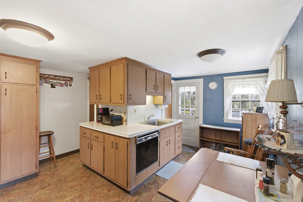17 Evergreen Road Needham, MA 02494 - Photo 12 of 27