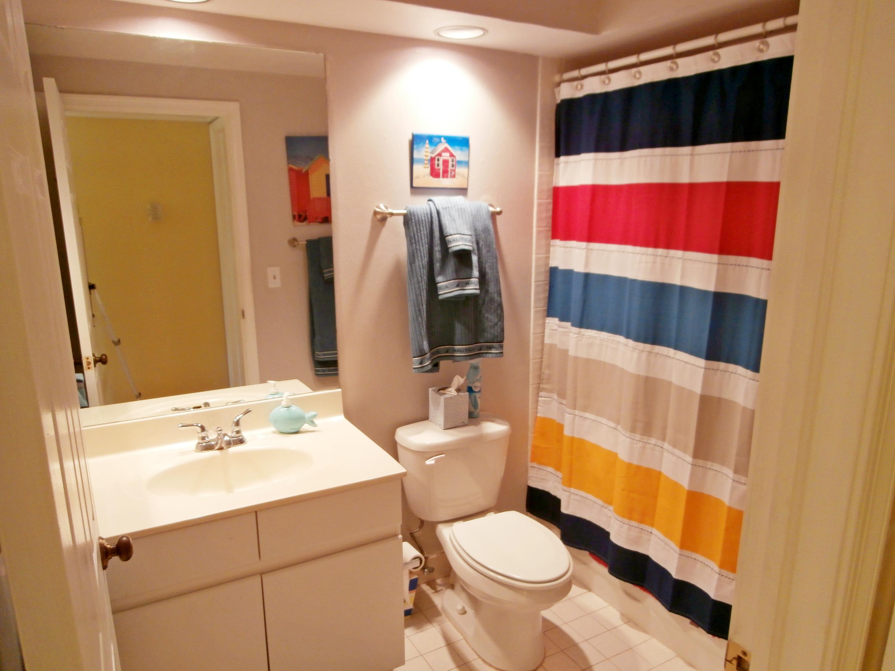 23109 Aqua View, Unit 6 Boca Raton, FL 33433 - Photo 16 of 25 Guest bathroom