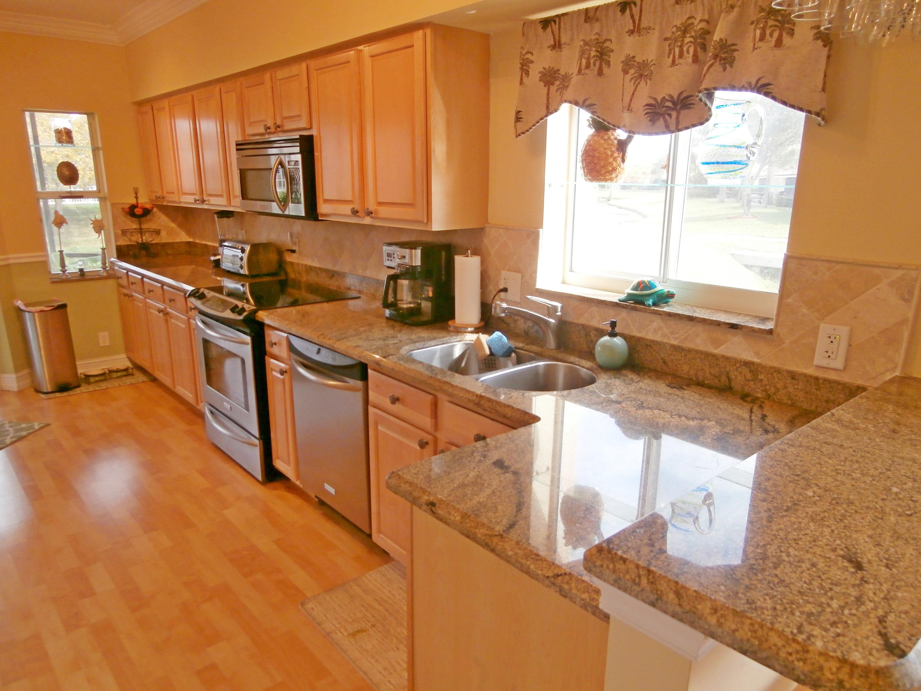23109 Aqua View, Unit 6 Boca Raton, FL 33433 - Photo 3 of 25 Kitchen