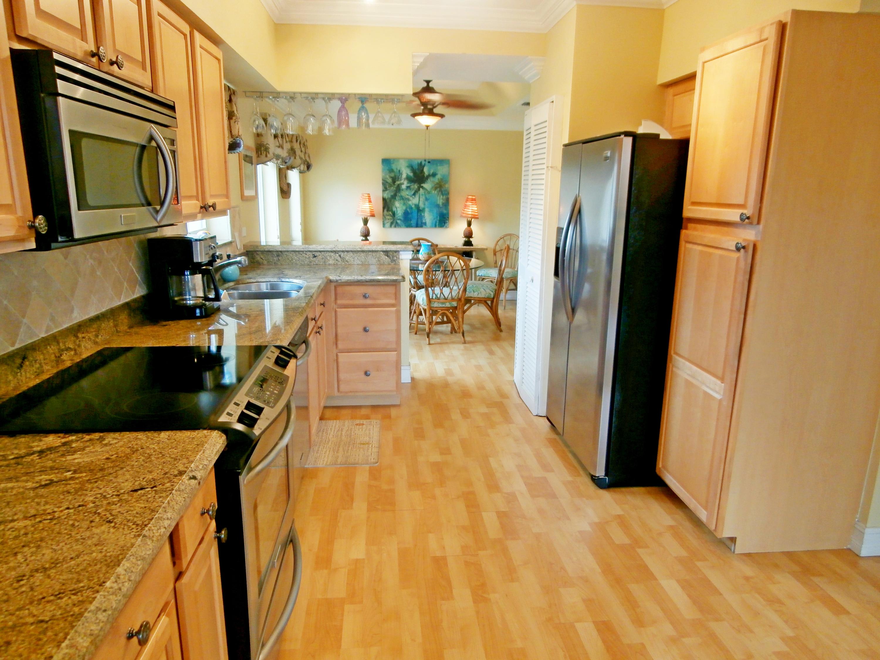 23109 Aqua View, Unit 6 Boca Raton, FL 33433 - Photo 4 of 25 Kitchen